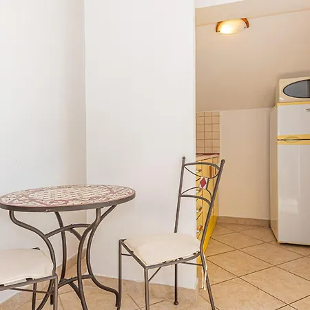 1 Bedroom Beautiful In Apartment