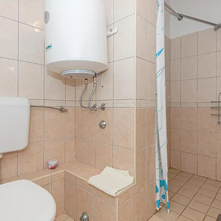 1 Bedroom Beautiful In Apartment *